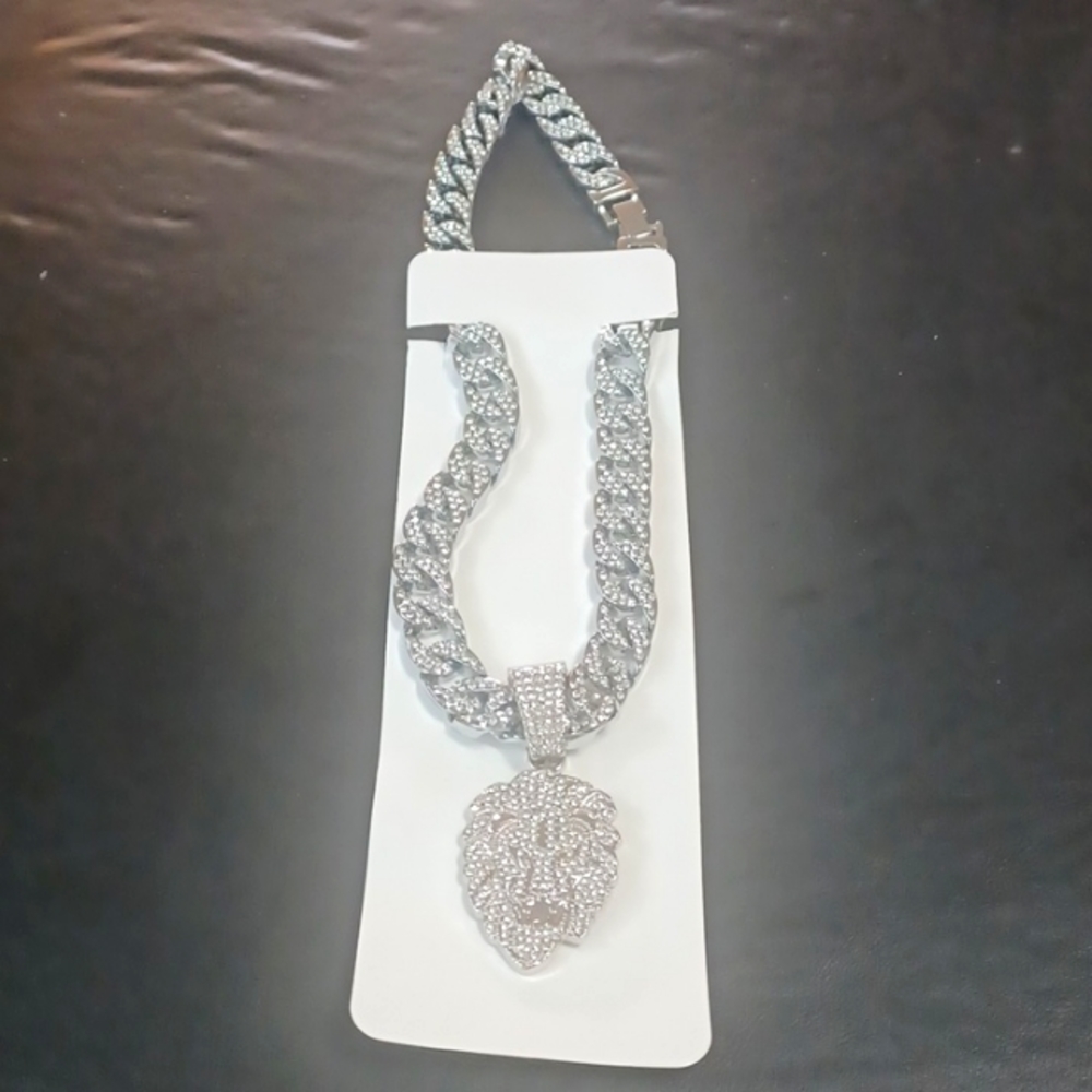 New! Sliver Lion Charm necklace 45cm/17.72 inch. beautiful piece!
